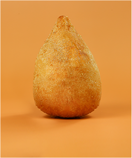 Coxinha crocante e quentinha do Empório do Salgado em Palmas TO